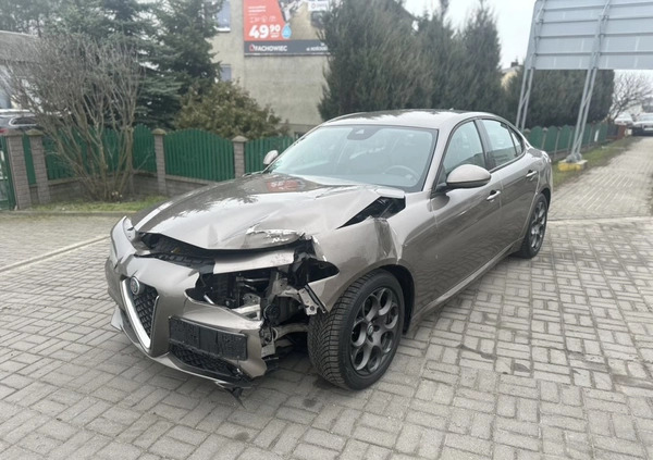 Alfa Romeo Giulia cena 44900 przebieg: 79612, rok produkcji 2017 z Żabno małe 301